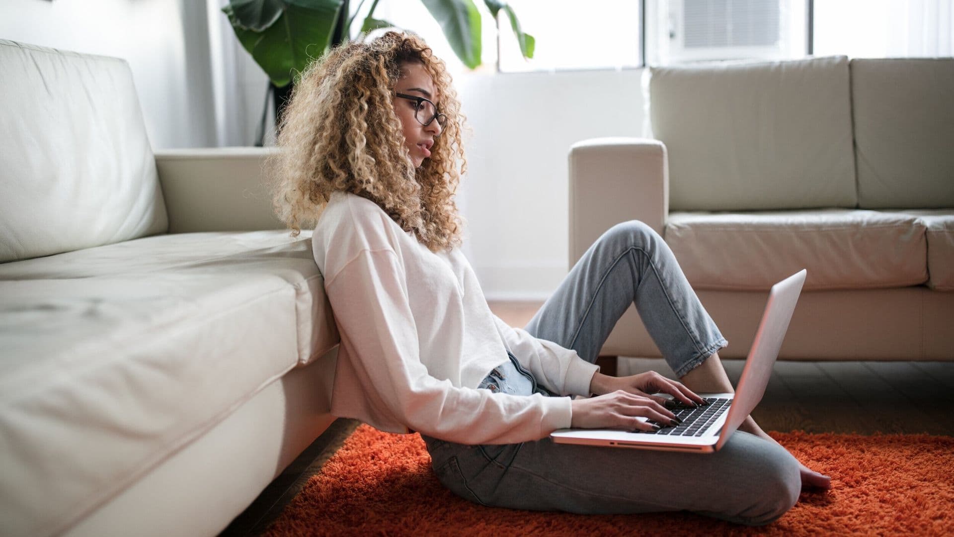 66dfa4f9ec8a0905c5179683 reduce remote work loneliness
